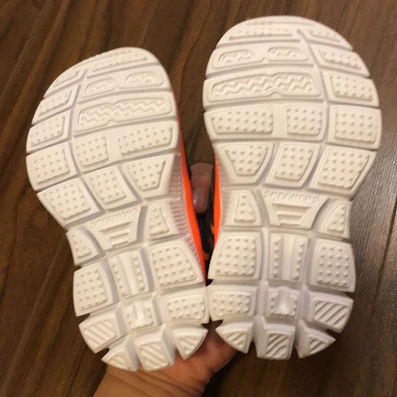 NWOT baby Skechers - Picture 3 of 6